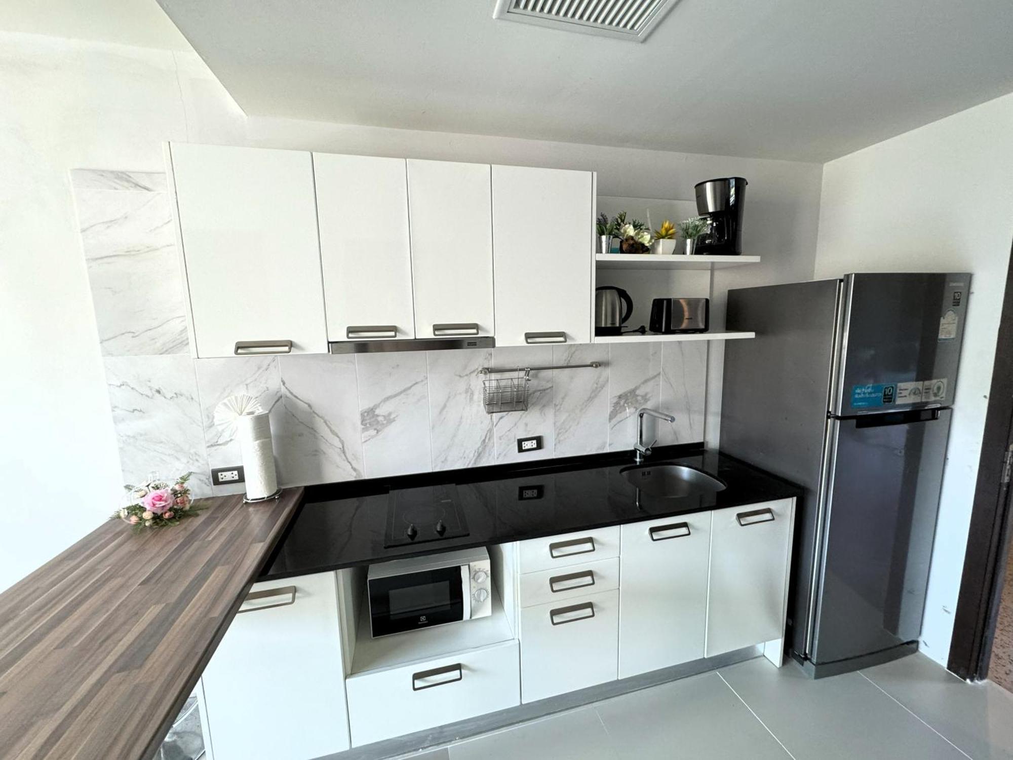 Private Apartment At Emerald Terrace Patong Kültér fotó