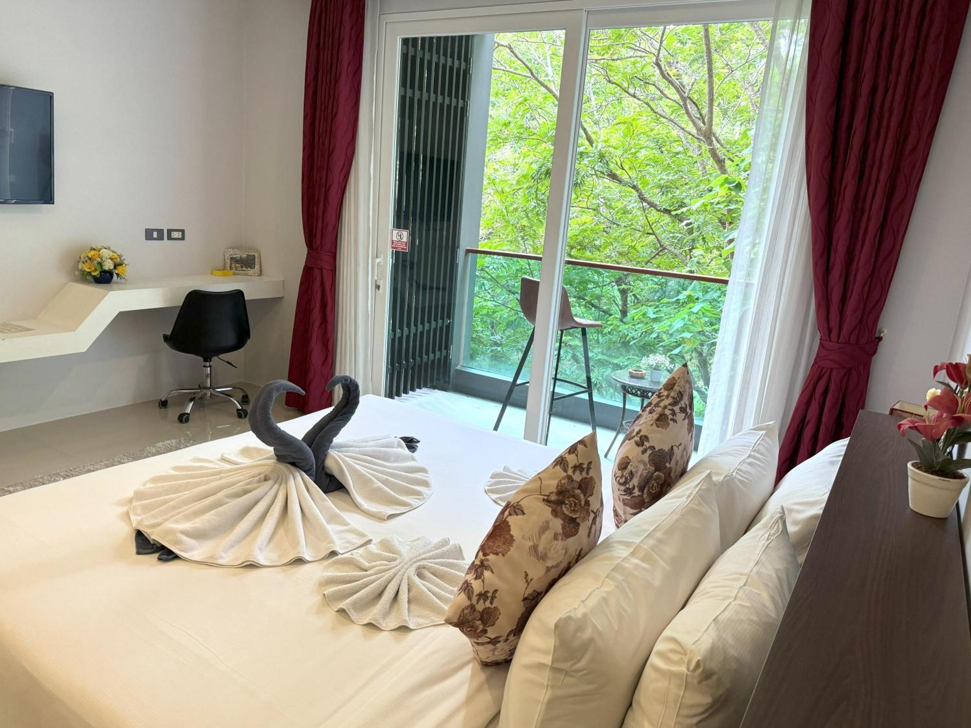 Private Apartment At Emerald Terrace Patong Kültér fotó