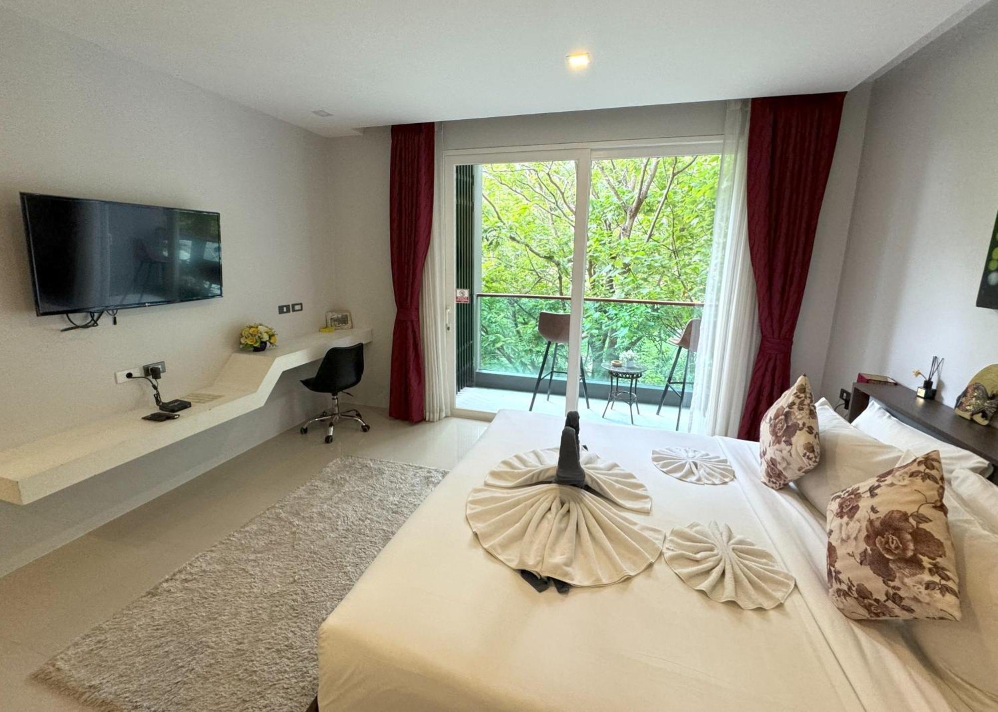 Private Apartment At Emerald Terrace Patong Kültér fotó