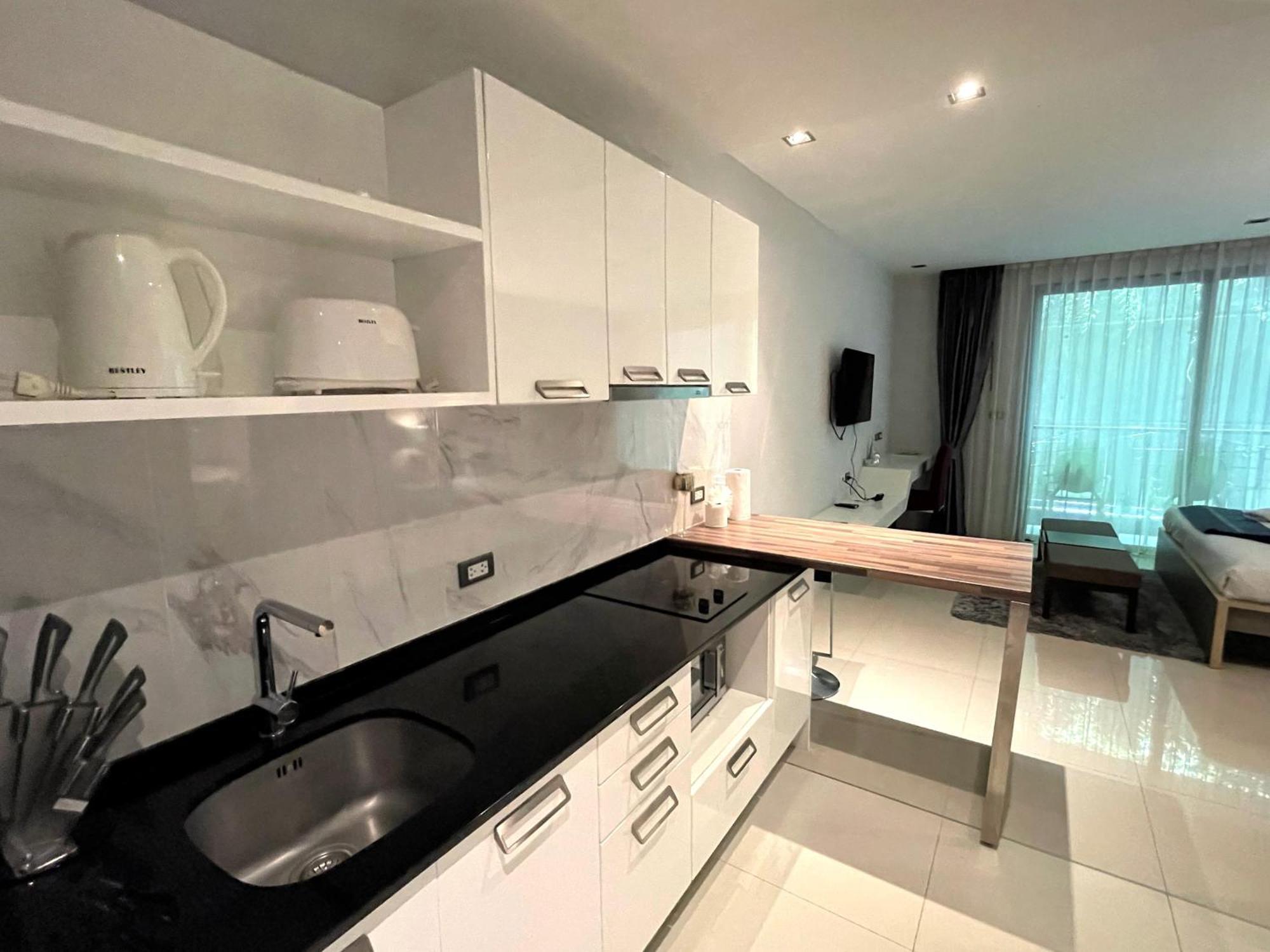 Private Apartment At Emerald Terrace Patong Kültér fotó