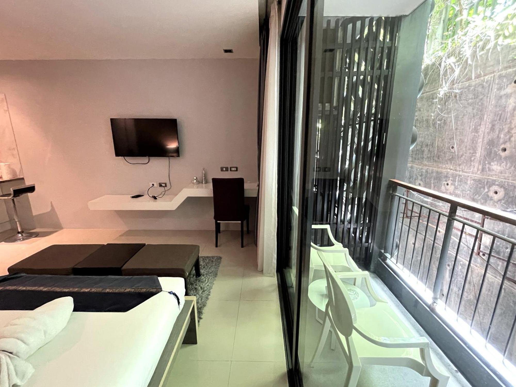 Private Apartment At Emerald Terrace Patong Kültér fotó